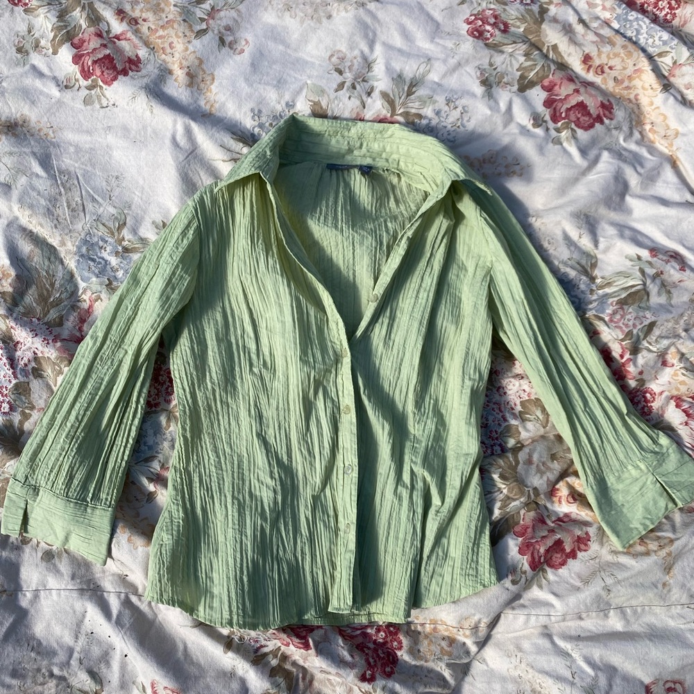 Green crinkled buttoned blouse